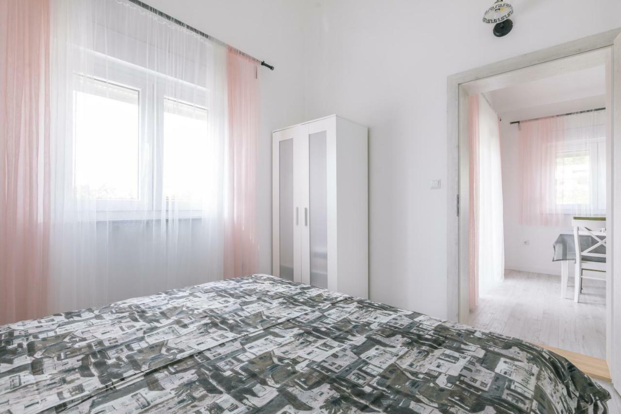 Hedon-Stone Apartment Starigrad Paklenica Ngoại thất bức ảnh