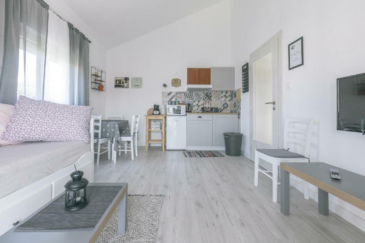 Hedon-Stone Apartment Starigrad Paklenica Ngoại thất bức ảnh